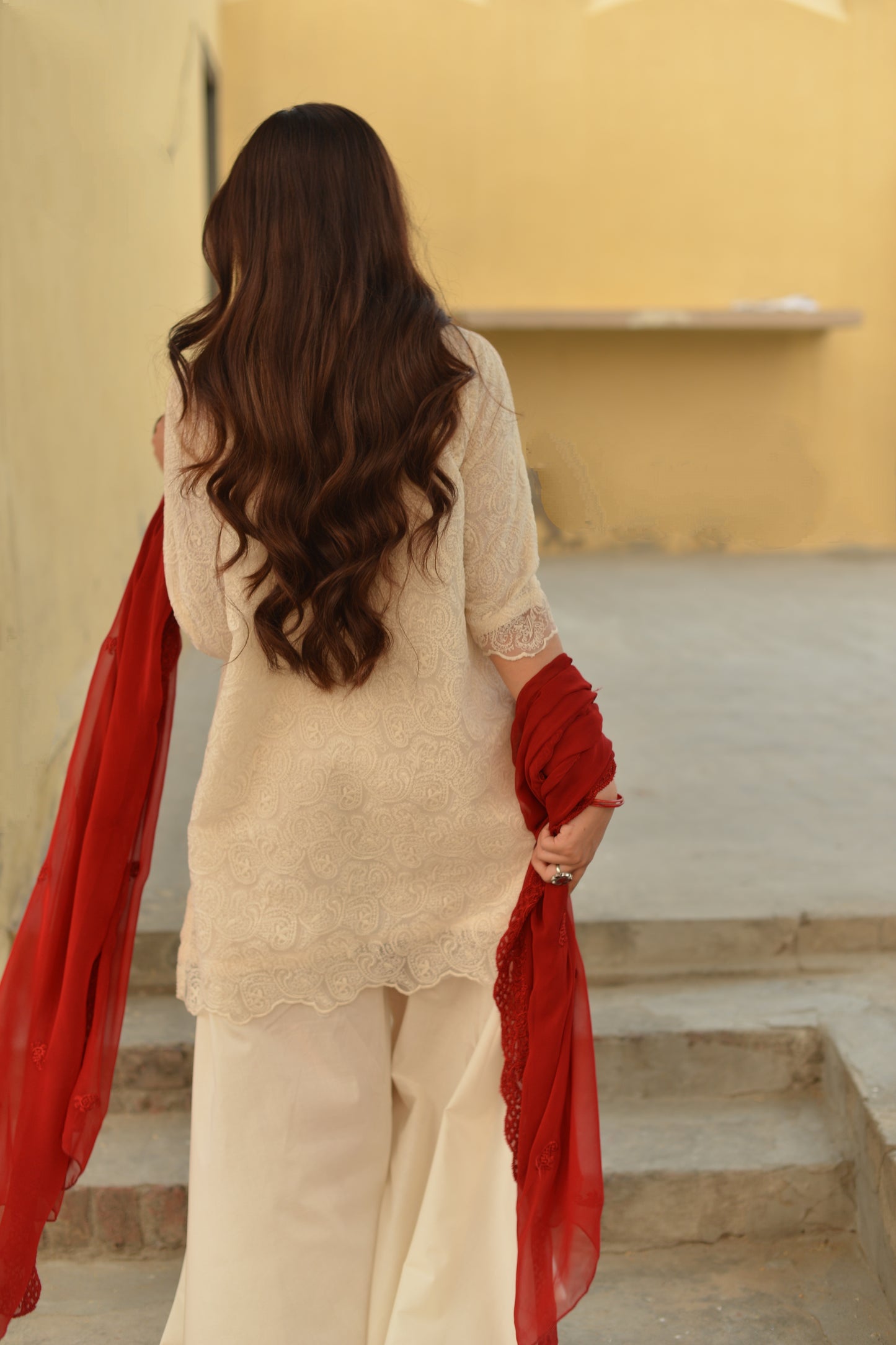 SURKH SET