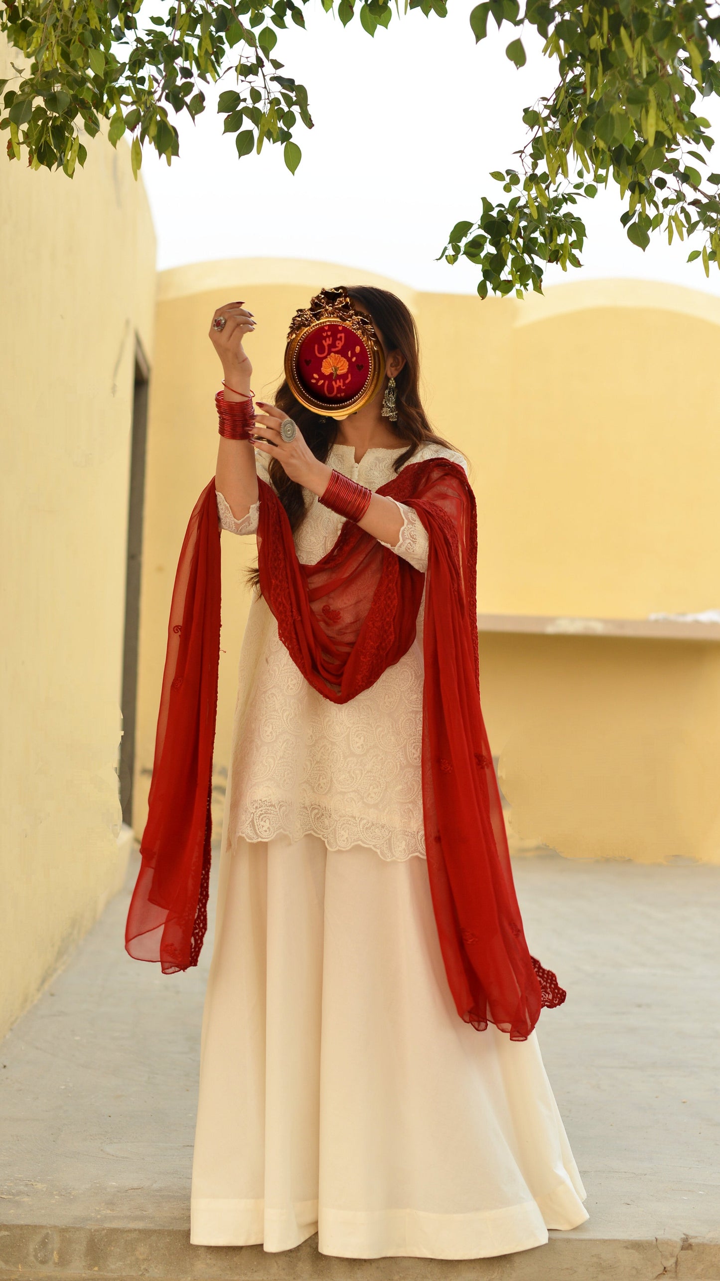 SURKH SET